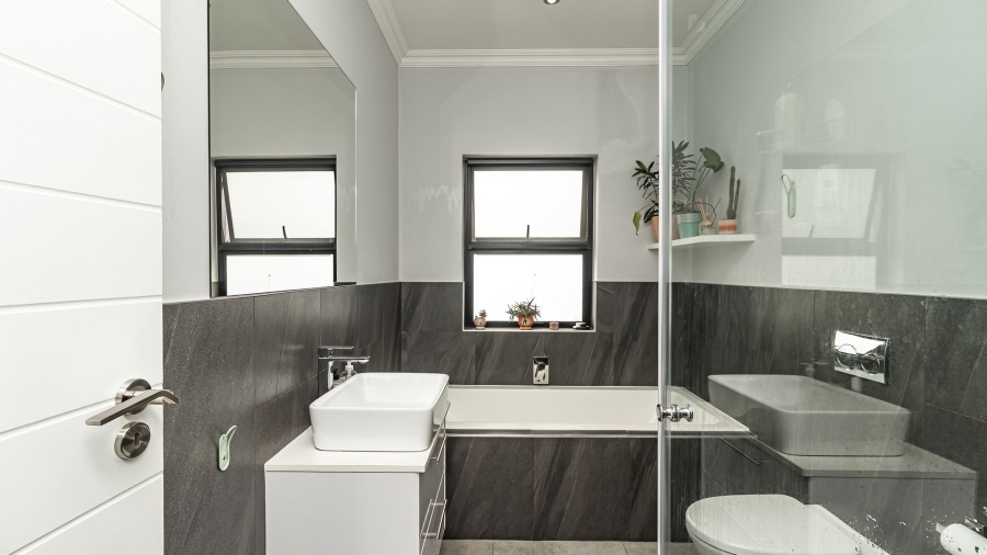 To Let 4 Bedroom Property for Rent in Sagewood Western Cape